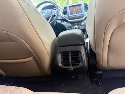 Used 2015 Jeep Cherokee Limited w/ Luxury Group AWD/4WD image 22