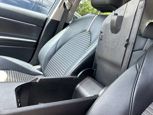 Used 2022 Toyota Camry SE FWD image 30