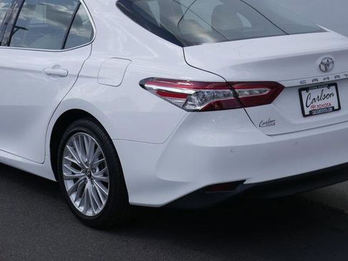 Used 2018 Toyota Camry XLE FWD image 11