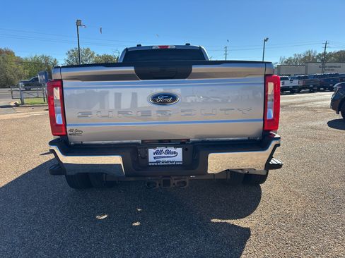 Used 2024 Ford F350 XLT image 4