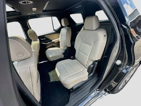Used 2023 Chevrolet Traverse Premier FWD image 26