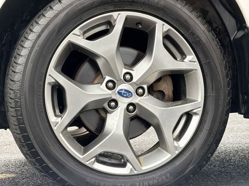 Used 2017 Subaru Forester 2.5i Touring AWD/4WD image 14