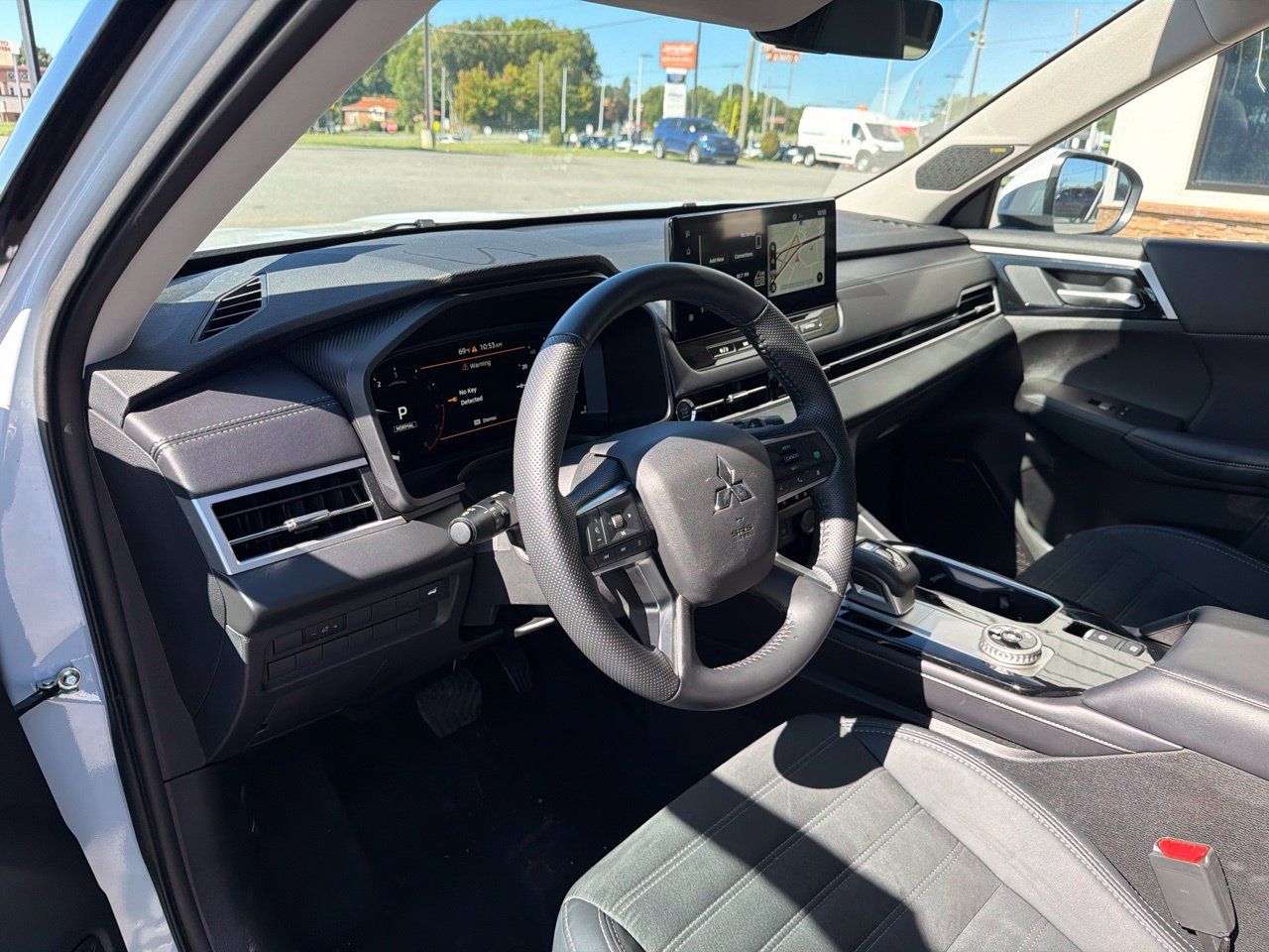 Used 2025 Mitsubishi Outlander SE FWD image 4
