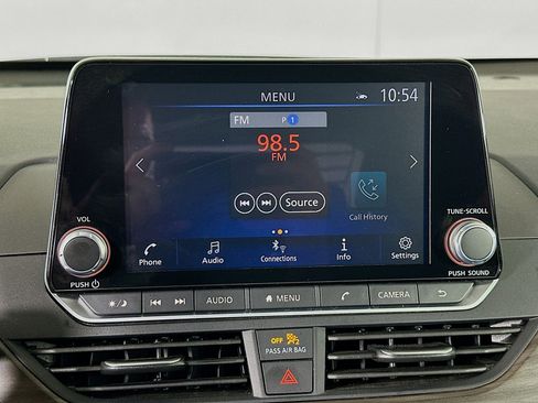 Used 2025 Nissan Altima 2.5 SV FWD image 21