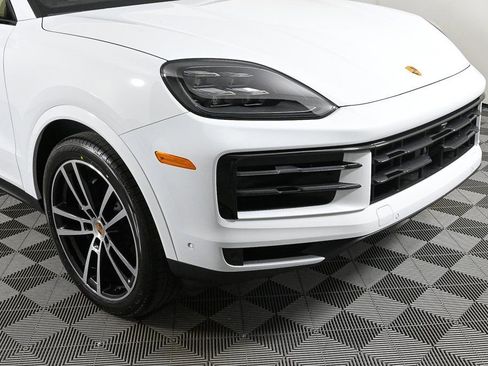 Used 2026 Porsche Cayenne AWD/4WD image 40