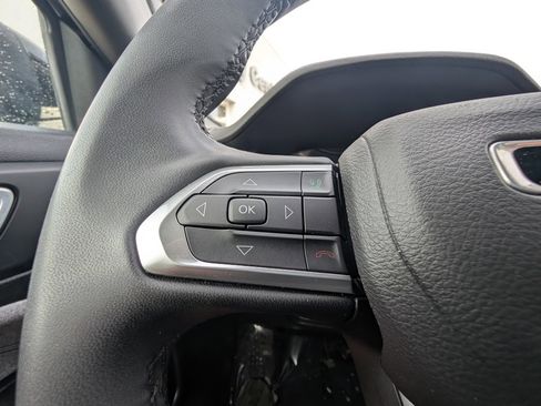 Used 2024 Jeep Compass Latitude image 21