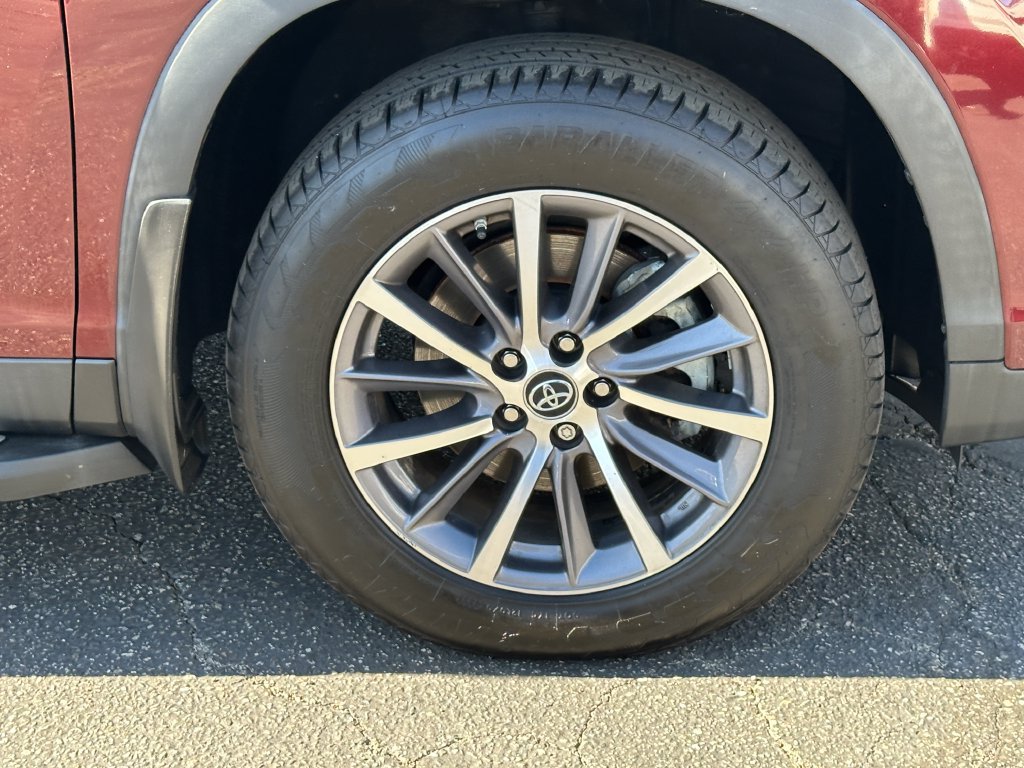 Used 2019 Toyota Highlander XLE FWD image 13