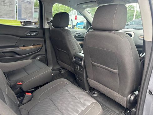 Used 2022 GMC Acadia SLE w/ Driver Convenience Package FWD image 14