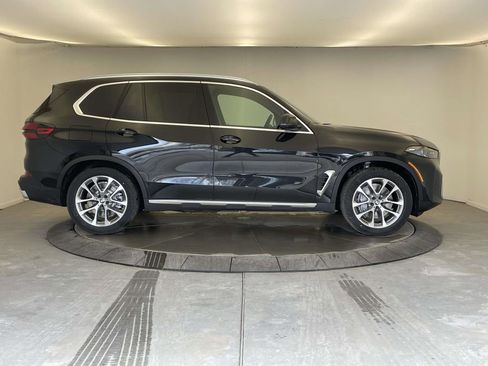 New 2026 BMW X5 xDrive50e w/ Premium Package AWD/4WD image 6