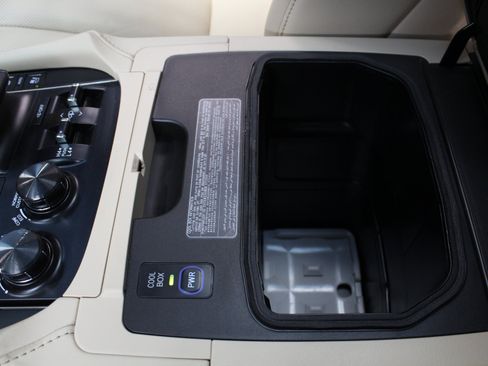 Used 2021 Lexus LX 570 4WD w/ Luxury Package image 68