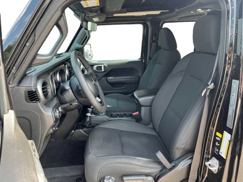 Used 2023 Jeep Wrangler Unlimited w/ Sun & Screen Package AWD/4WD image 23