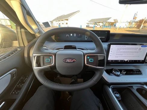 New 2025 Ford Expedition Active image 13