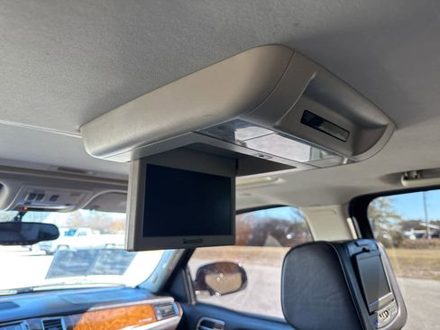 Used 2014 Cadillac Escalade ESV Platinum image 24