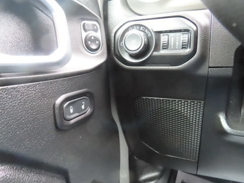 Used 2020 Jeep Wrangler Sport AWD/4WD image 24