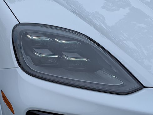 Certified 2025 Porsche Cayenne AWD/4WD image 34