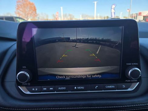 Used 2024 Nissan Rogue SV image 12