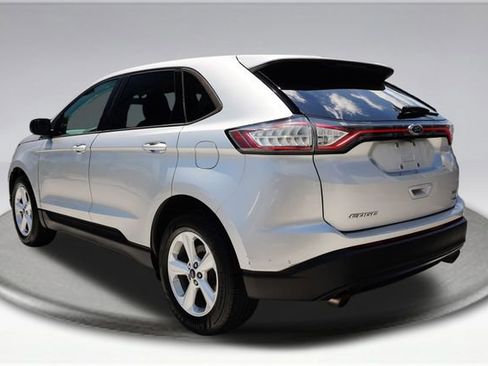 Used 2018 Ford Edge SE FWD image 12