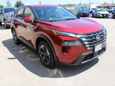 Used 2025 Nissan Rogue SV AWD/4WD image 5