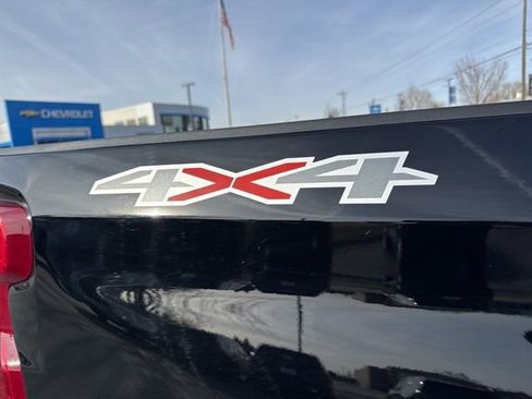 Used 2025 Chevrolet Silverado 1500 LT image 10