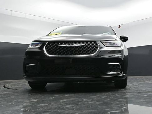 Used 2024 Chrysler Pacifica Touring-L FWD image 45