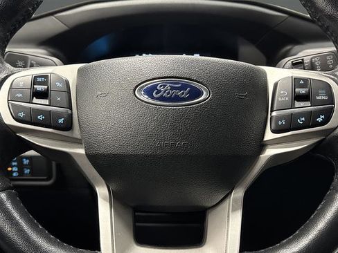Used 2023 Ford Explorer XLT AWD/4WD image 17