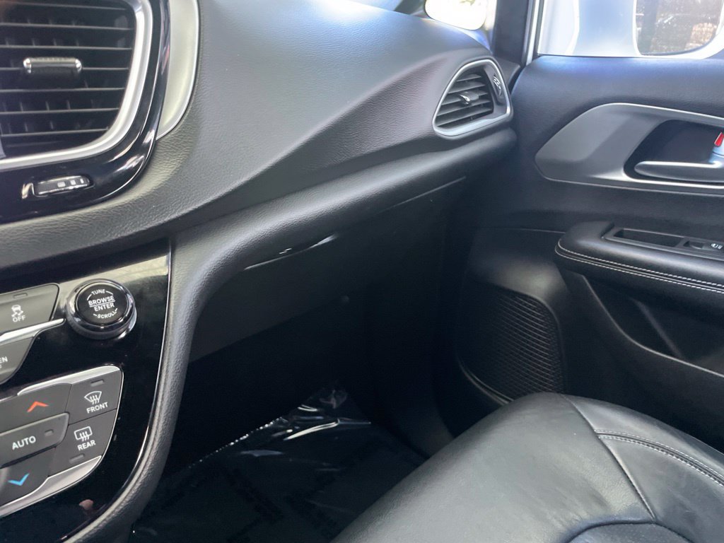 Used 2019 Chrysler Pacifica Touring-L Plus w/ S Appearance Package FWD image 25