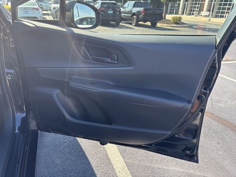 Used 2025 Toyota Prius LE FWD image 27