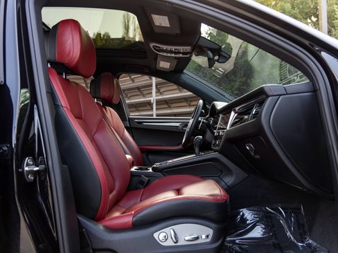 Certified 2023 Porsche Macan image 50