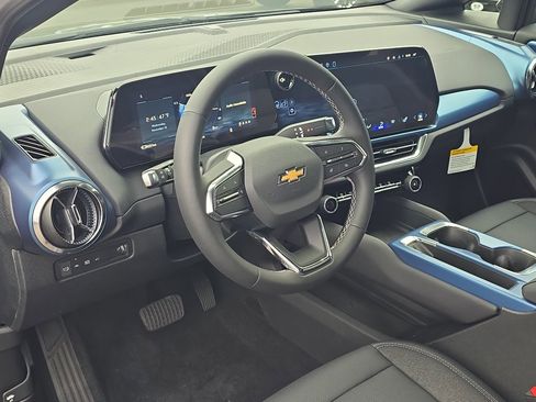 New 2026 Chevrolet Equinox EV LT image 15