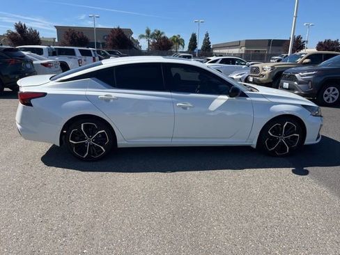 Used 2023 Nissan Altima 2.5 SR w/ SR Premium Package image 8