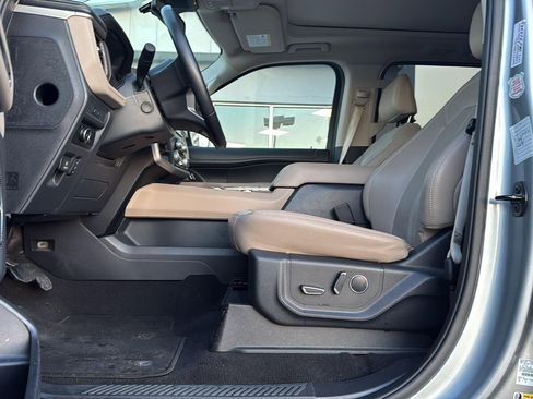 Used 2024 Ford Expedition Max Limited image 11