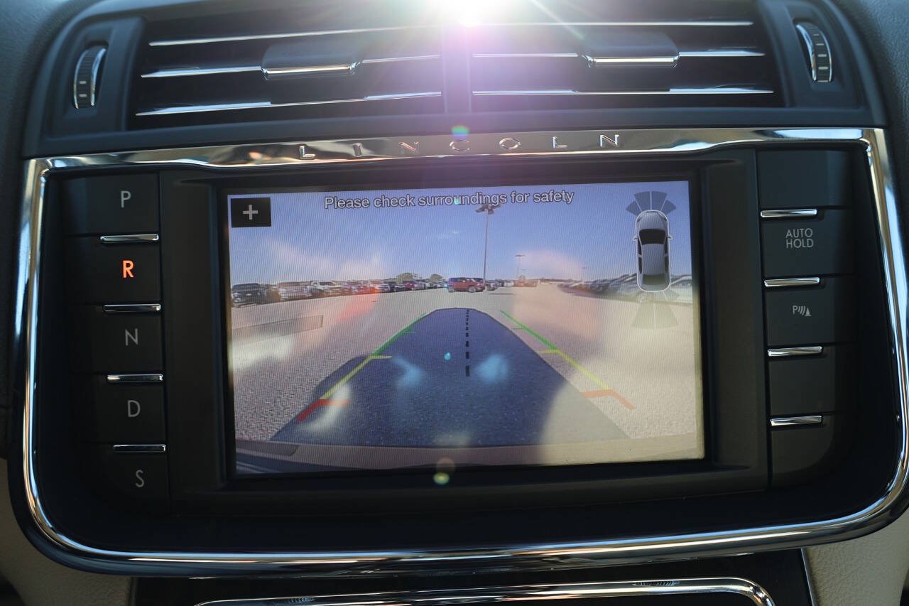 Used 2019 Lincoln Continental Select w/ Continental Climate Package FWD image 22