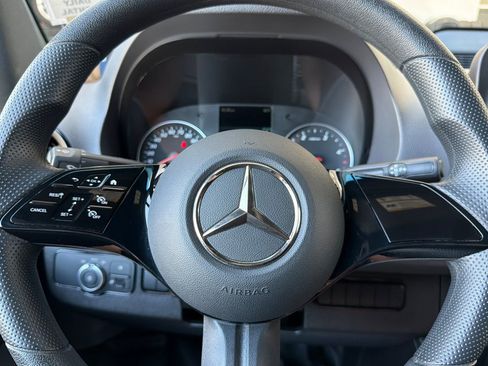 Used 2025 Mercedes-Benz Sprinter 2500 image 21