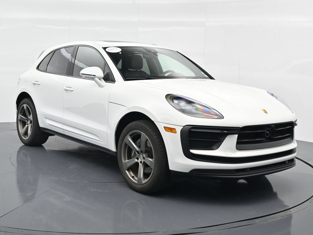 Certified 2023 Porsche Macan AWD/4WD image 9
