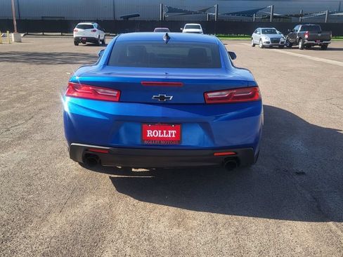 Used 2017 Chevrolet Camaro LT w/ Technology Package RWD image 8