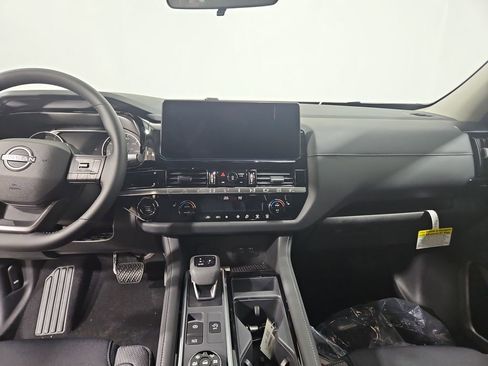 New 2026 Nissan Pathfinder SV image 18