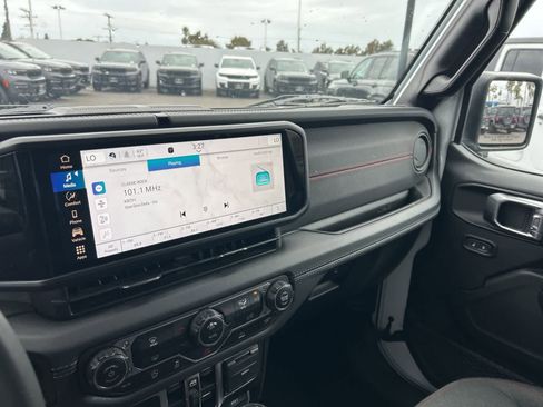 Used 2024 Jeep Wrangler Rubicon image 41