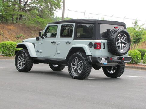 Used 2024 Jeep Wrangler Unlimited w/ Convenience Group AWD/4WD image 7