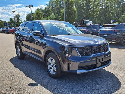 New 2025 Kia Sorento LX image 3