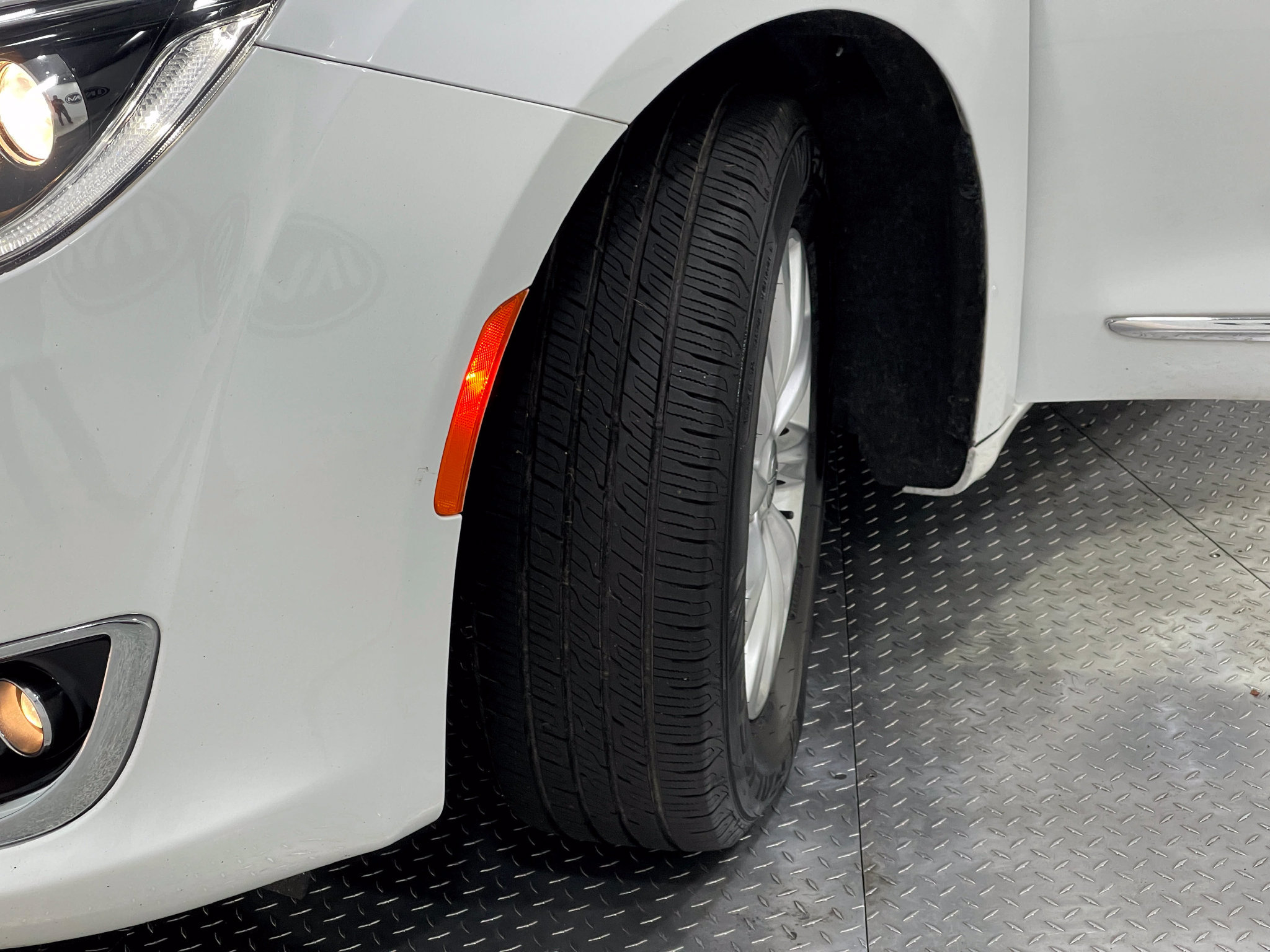 Used 2019 Chrysler Pacifica Touring-L FWD image 36