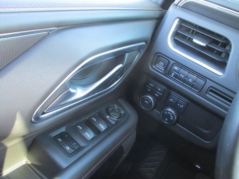 Used 2023 Chevrolet Suburban RST image 27