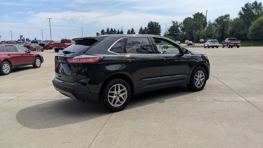 Certified 2023 Ford Edge SEL w/ Convenience Package AWD/4WD image 3
