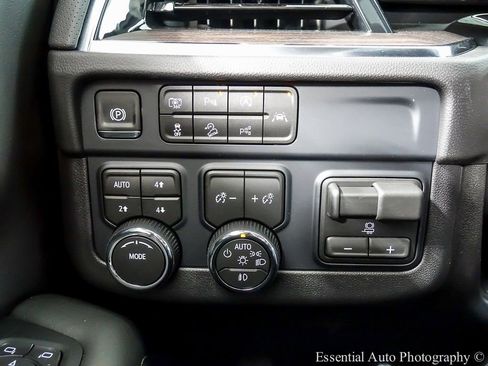 New 2026 Chevrolet Suburban Premier AWD/4WD image 20