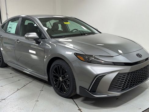 New 2026 Toyota Camry SE image 3