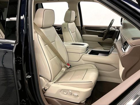 Used 2023 GMC Yukon Denali AWD/4WD image 8