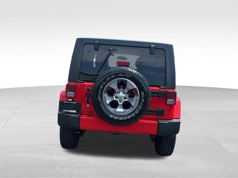 Used 2018 Jeep Wrangler Unlimited Sahara w/ Connectivity Group AWD/4WD image 6