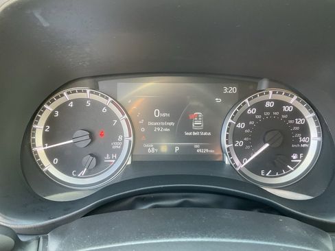 Used 2023 Toyota Highlander XLE image 10