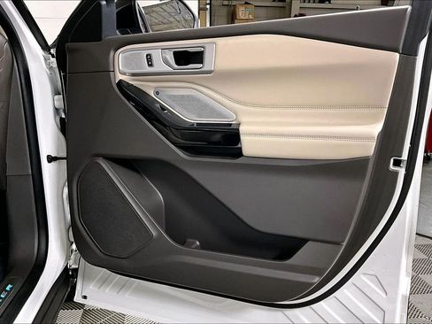 Used 2021 Ford Explorer Platinum w/ Equipment Group 601A image 24