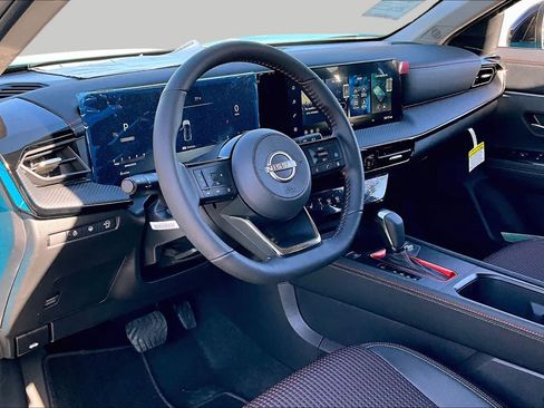 New 2026 Nissan Kicks SR w/ SR Premium Package FWD image 8