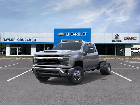 New 2026 Chevrolet Silverado 3500 LT image 8